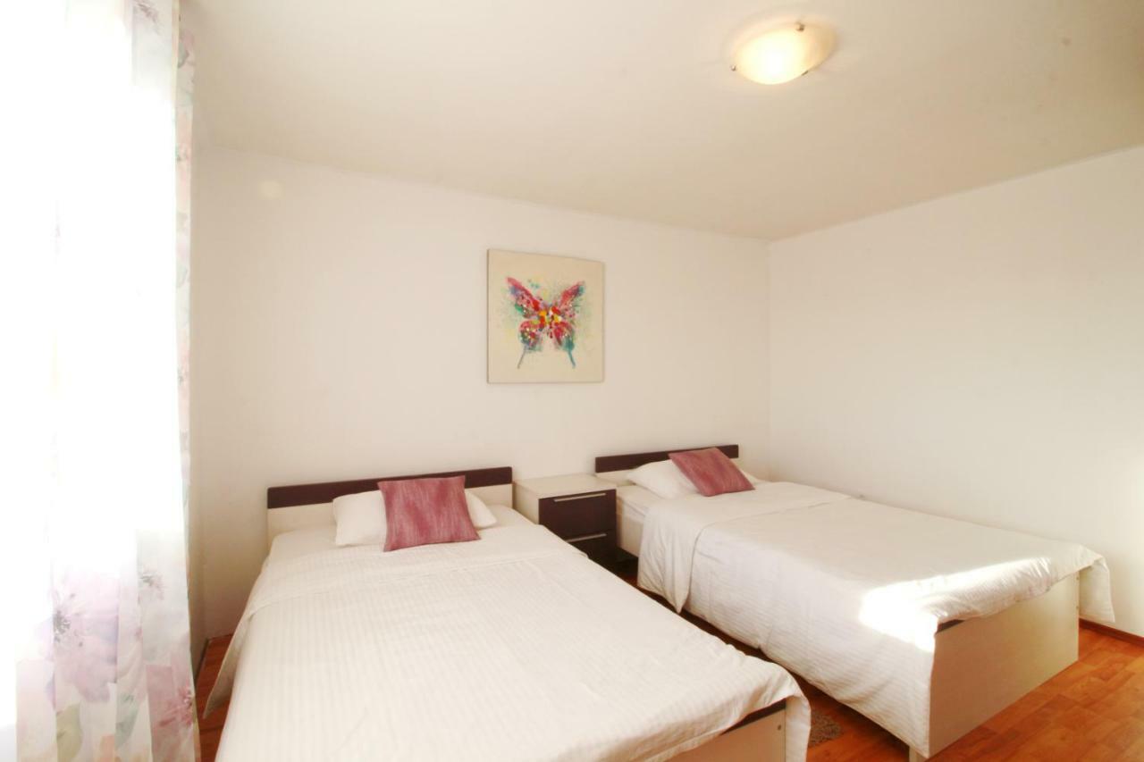 Apartment Lana & Ema Nin Bagian luar foto