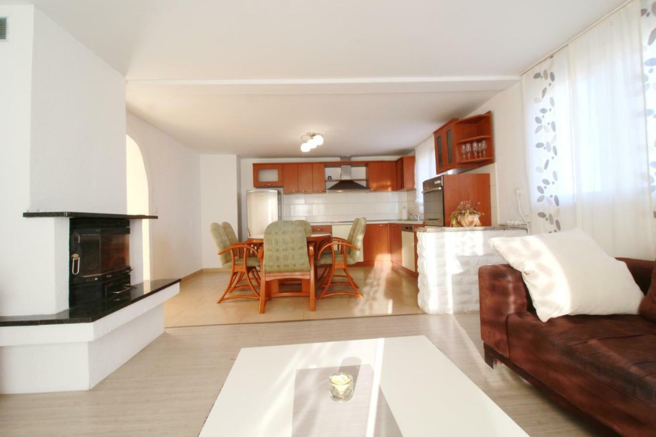Apartment Lana & Ema Nin Bagian luar foto