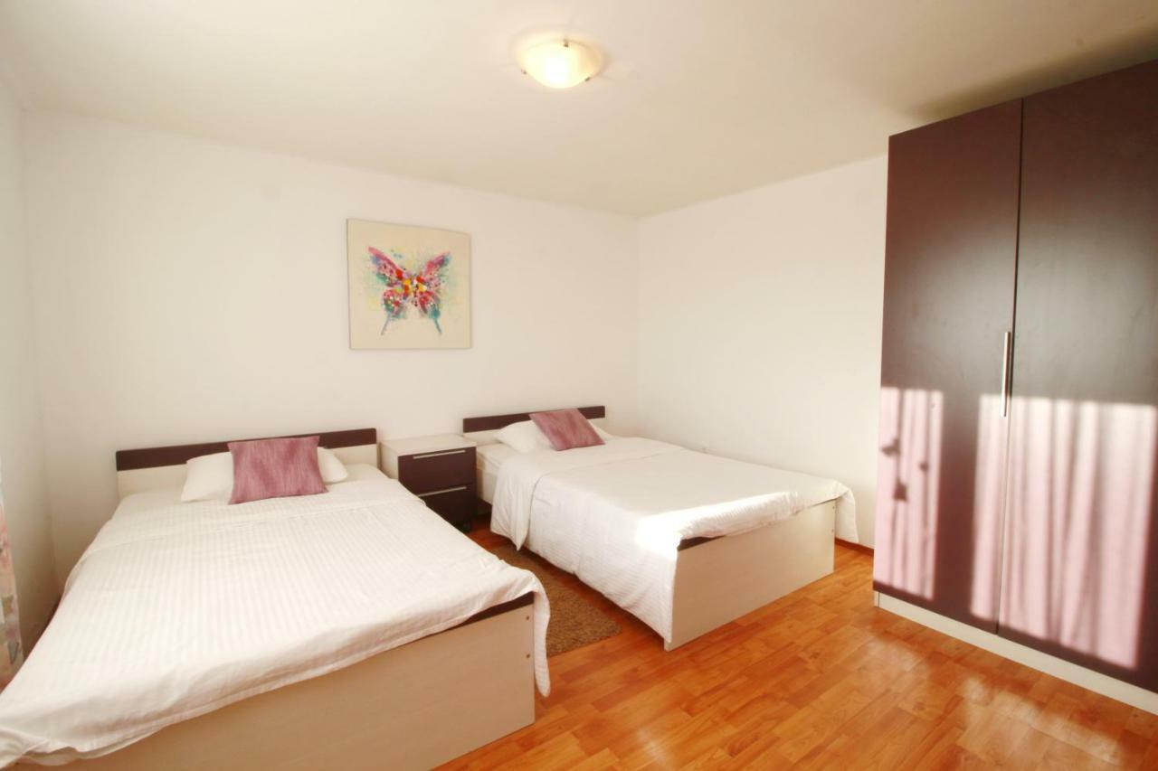 Apartment Lana & Ema Nin Bagian luar foto